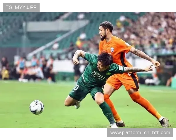 云南玉昆的一脚快速分球让对方措手不及 云南玉昆的一脚快速分球让对方措手不及