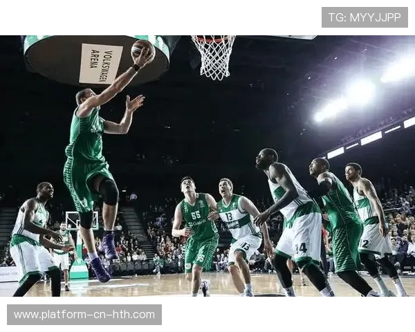 凯尔特人利用边路组合打开局面，迅速掌控比赛节奏