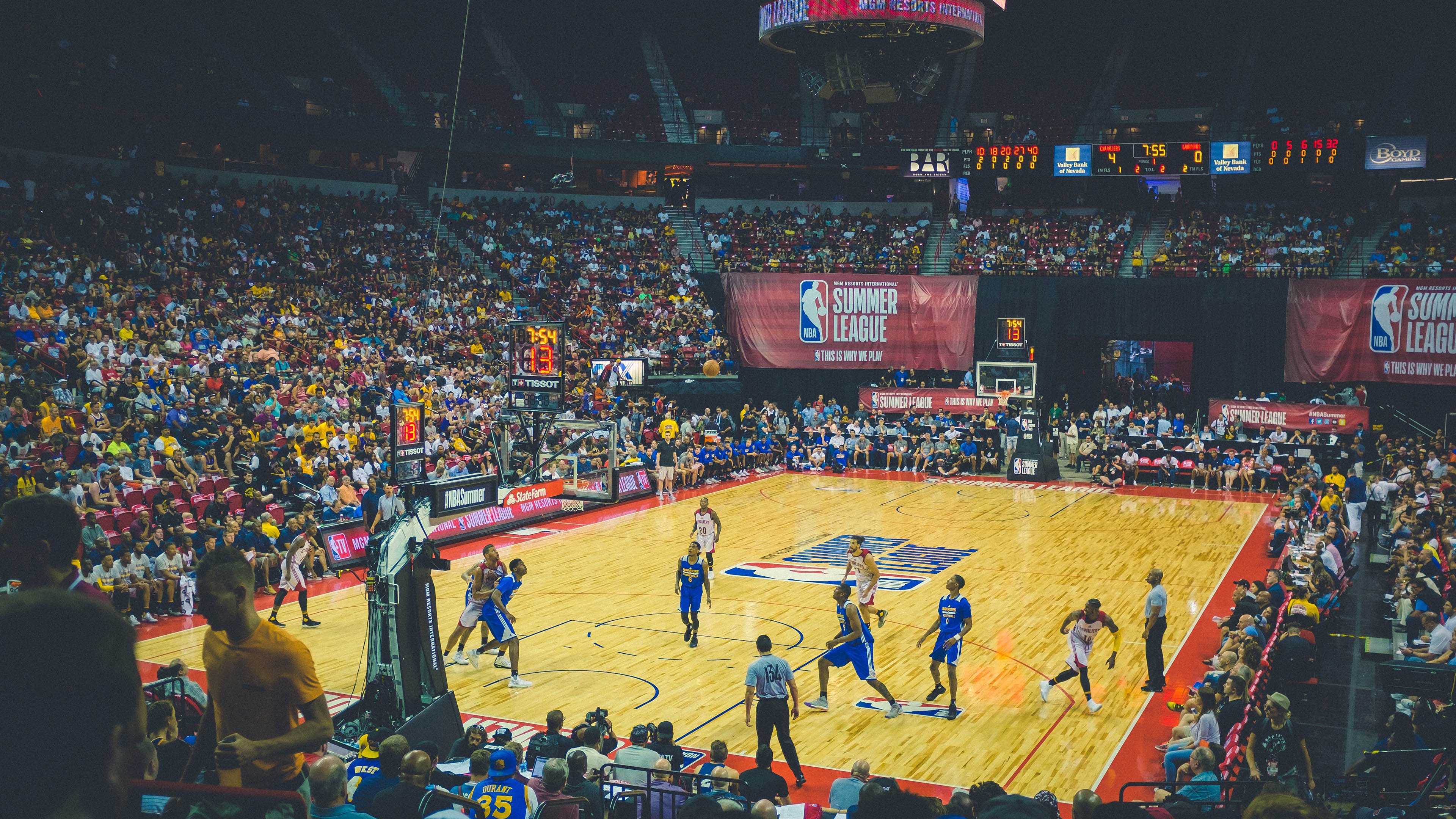 综合体育系“田径场地安全操作实操赛” 包含器械架设比拼